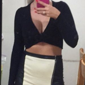 A+ Ellen Knot Front V-Neck Crop Top